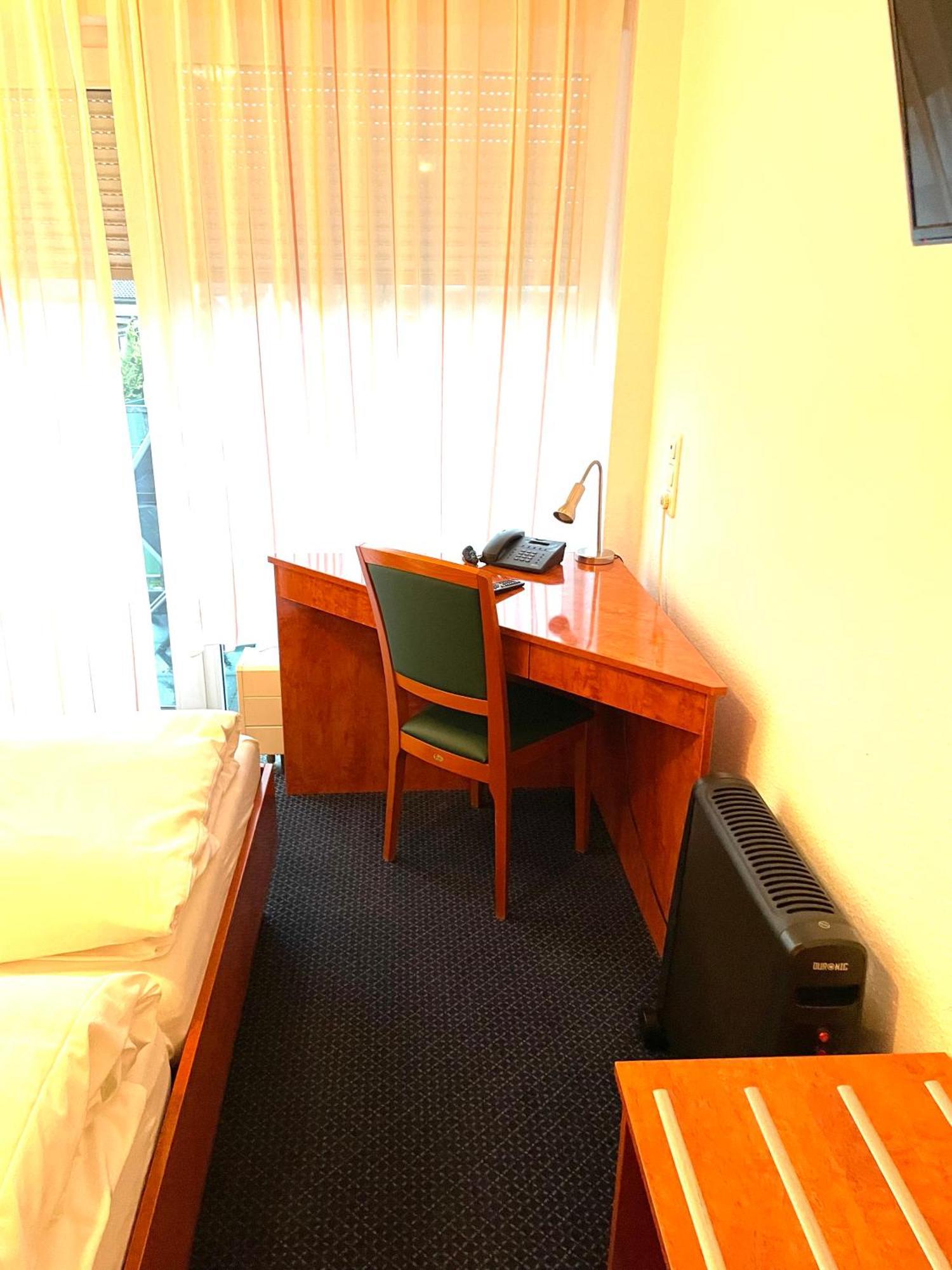 Hotel Merkenich Köln Ngoại thất bức ảnh